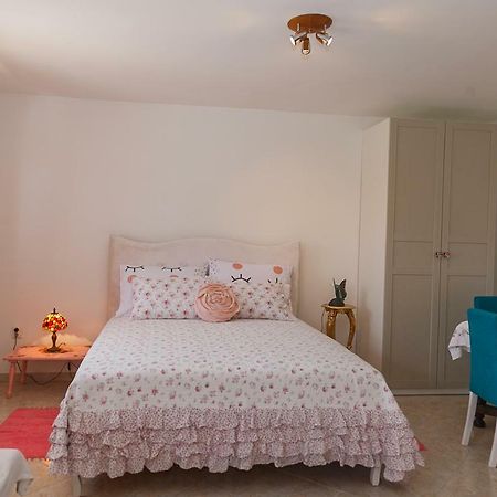 Castello Flower Apartment Каштела Екстер'єр фото