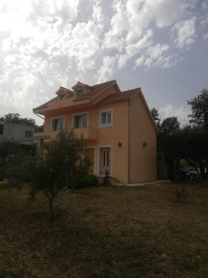 Castello Flower Apartment Каштела Екстер'єр фото