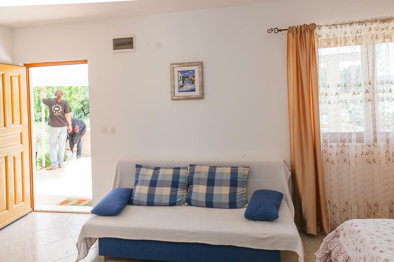 Castello Flower Apartment Каштела Екстер'єр фото