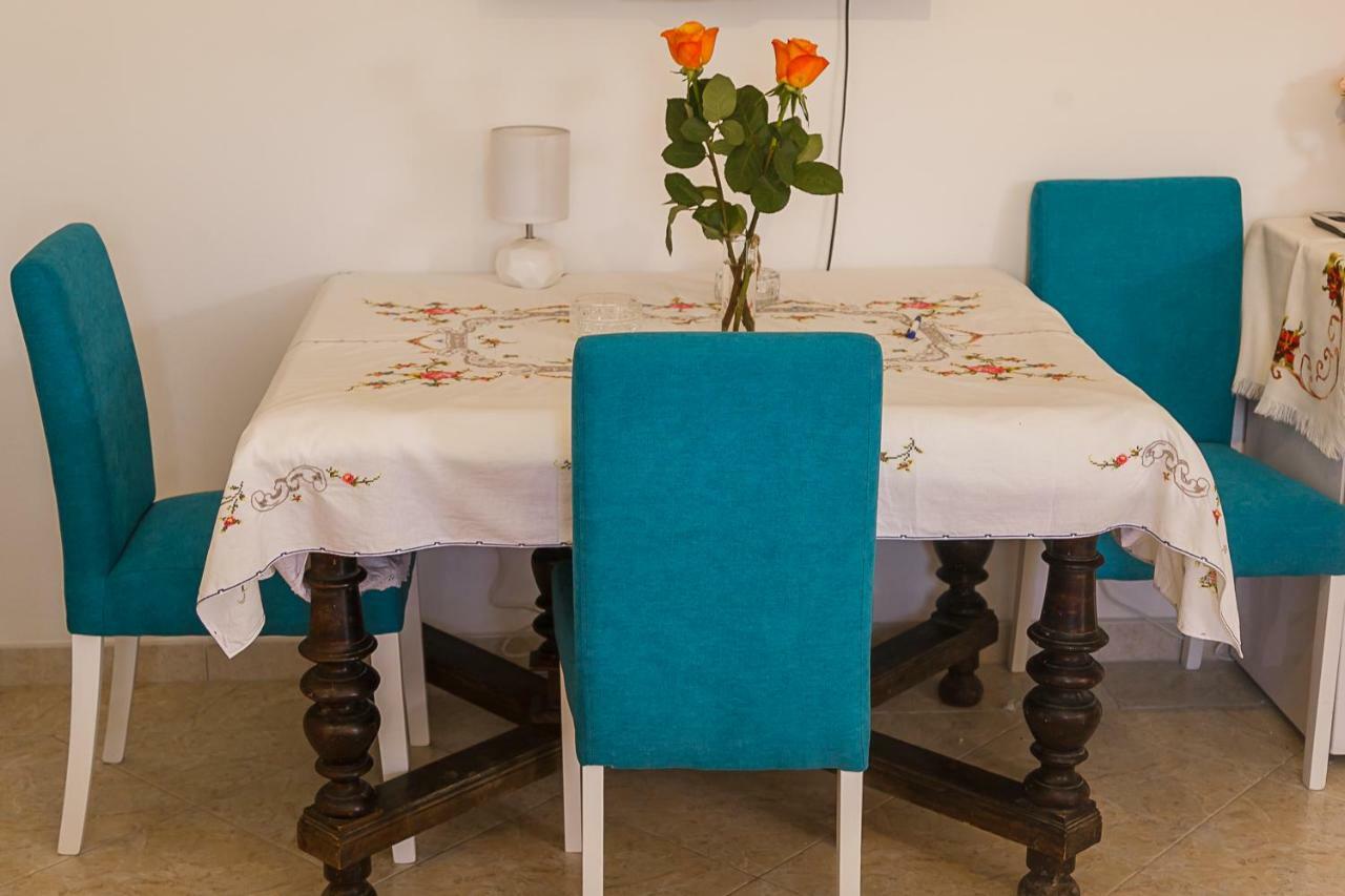 Castello Flower Apartment Каштела Екстер'єр фото